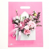 Розовый пакет с цветочным принтом и вырубной ручкой (40х31 см) - Сима-Ленд - купить с доставкой в Ноябрьске