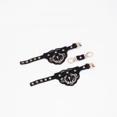 Черные кожаные наручники с клепками, кольцами и золотистой фурнитурой - Crazy Handmade - купить с доставкой в Ноябрьске