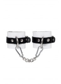 Бело-черные кожаные наручники с одним ремешком с люверсами - Pecado - купить с доставкой в Ноябрьске