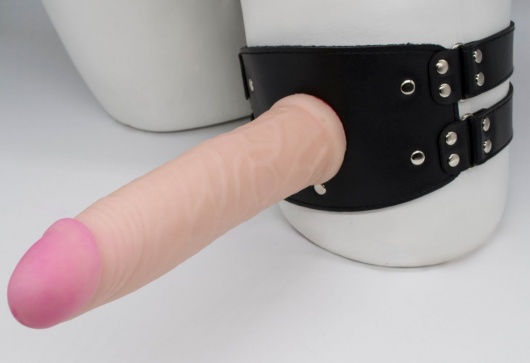 Черный узкий пояс на бедро с телесной насадкой - LOVETOY (А-Полимер) - купить с доставкой в Ноябрьске