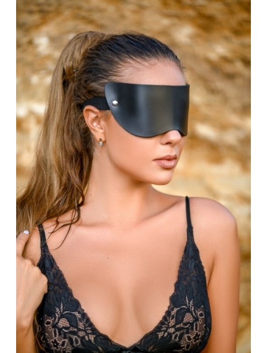 Черная плотная кожаная маска на глаза - БДСМ Арсенал - купить с доставкой в Ноябрьске