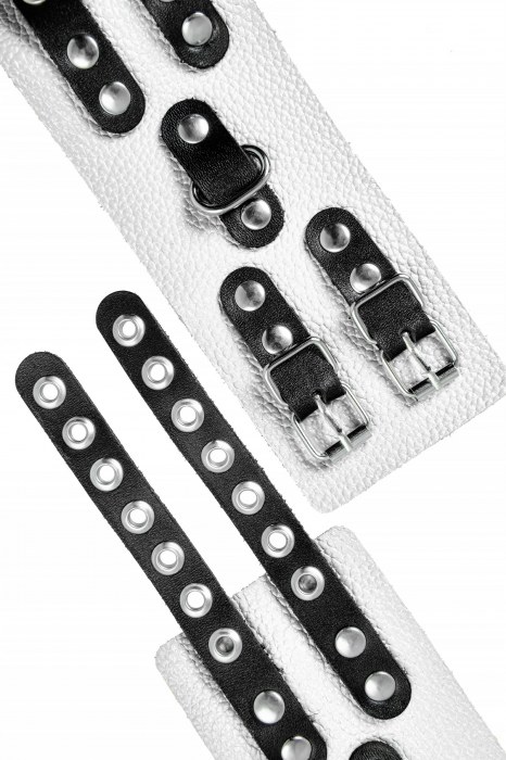 Бело-черные наручники с двумя ремешками и люверсами - Pecado - купить с доставкой в Ноябрьске