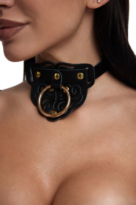 Черный фигурный кожаный ошейник с золотистой фурнитурой - Crazy Handmade - купить с доставкой в Ноябрьске