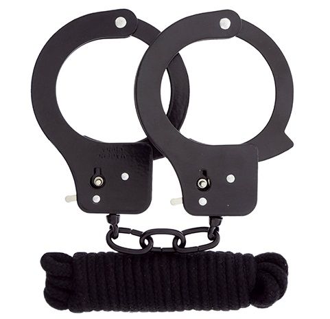 Чёрные наручники из листового металла в комплекте с веревкой BONDX METAL CUFFS LOVE ROPE SET - Dream Toys - купить с доставкой в Ноябрьске